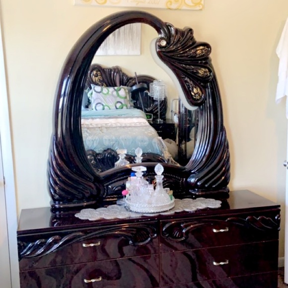 Queen bedroom set. - Picture 2 of 9